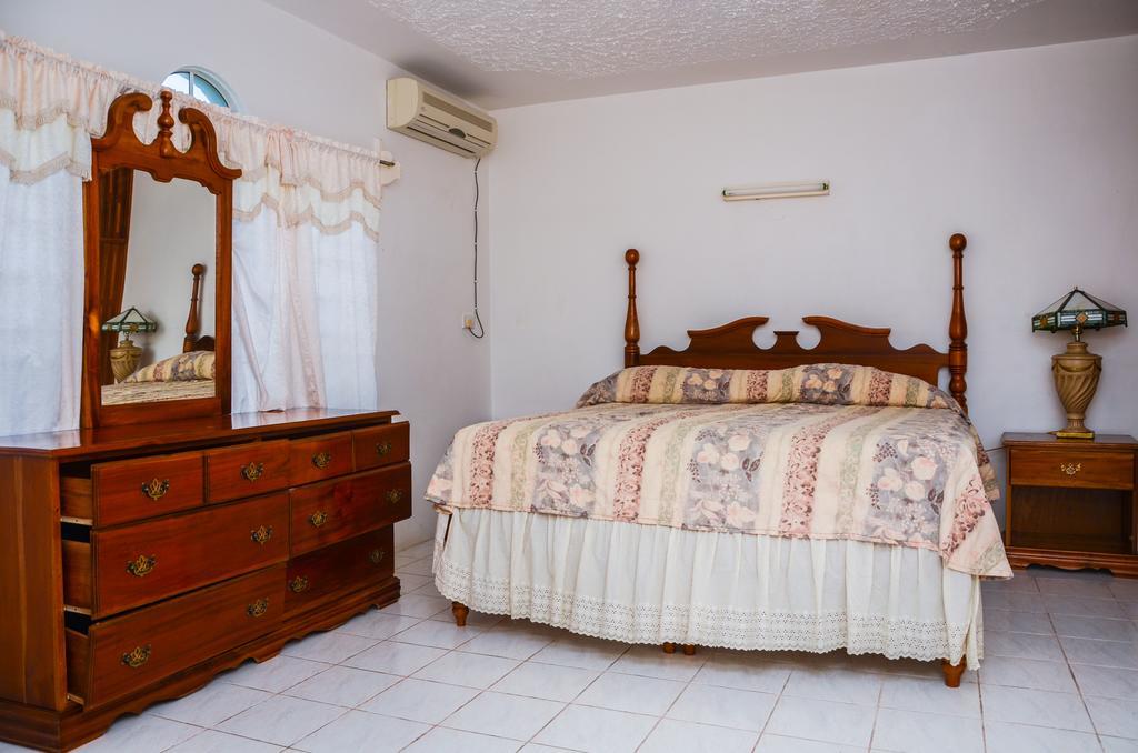 Vanvilla Guest House Negril Habitación foto