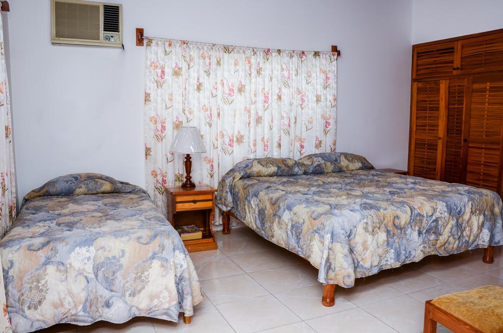 Vanvilla Guest House Negril Habitación foto
